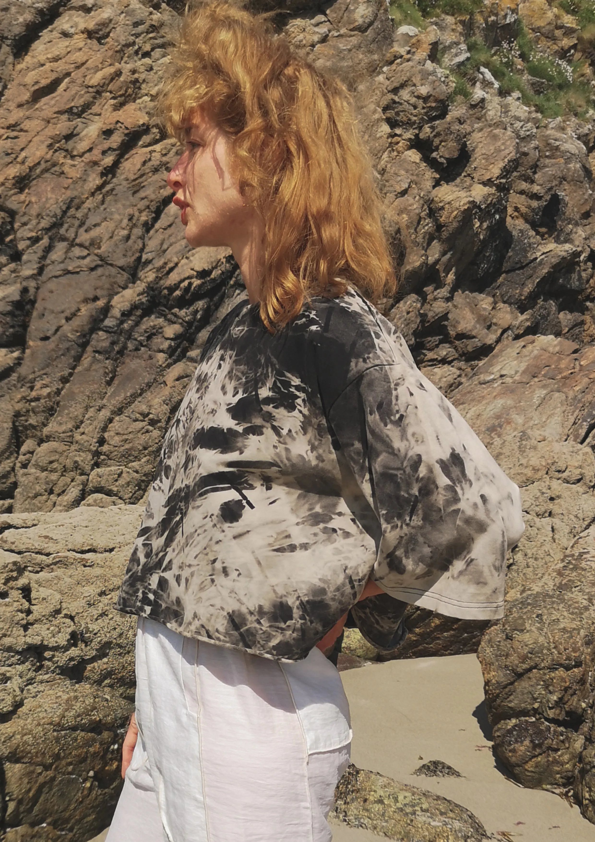 CROP TOP - black / white hand bleached
