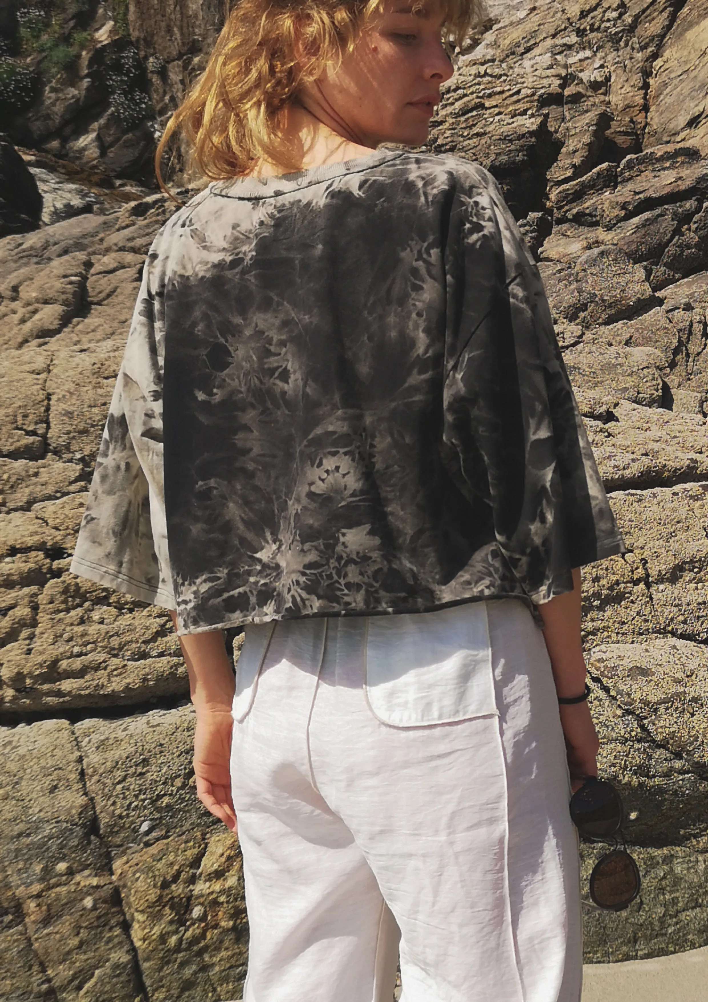 CROP TOP - black / white hand bleached