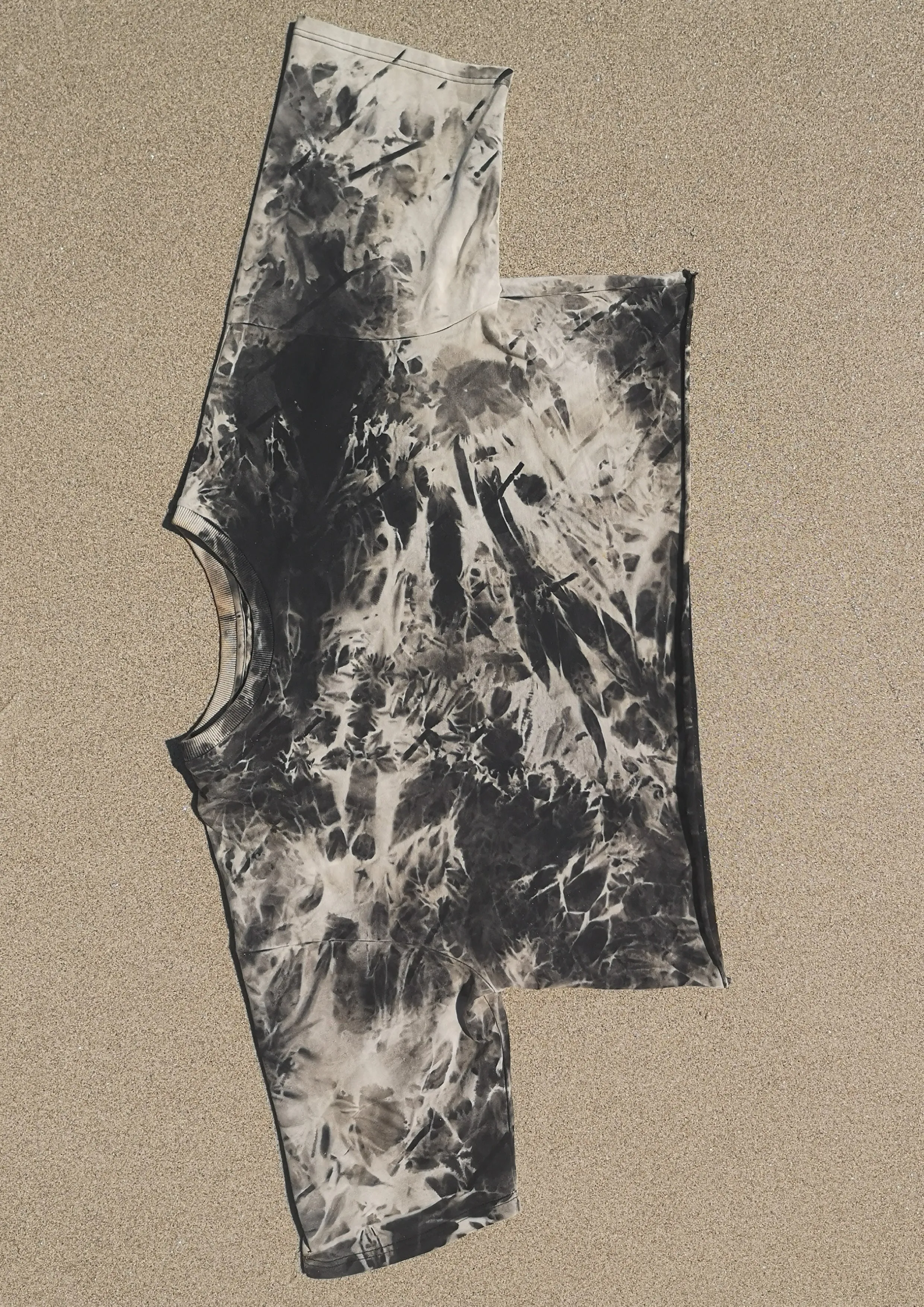 CROP TOP - black / white hand bleached
