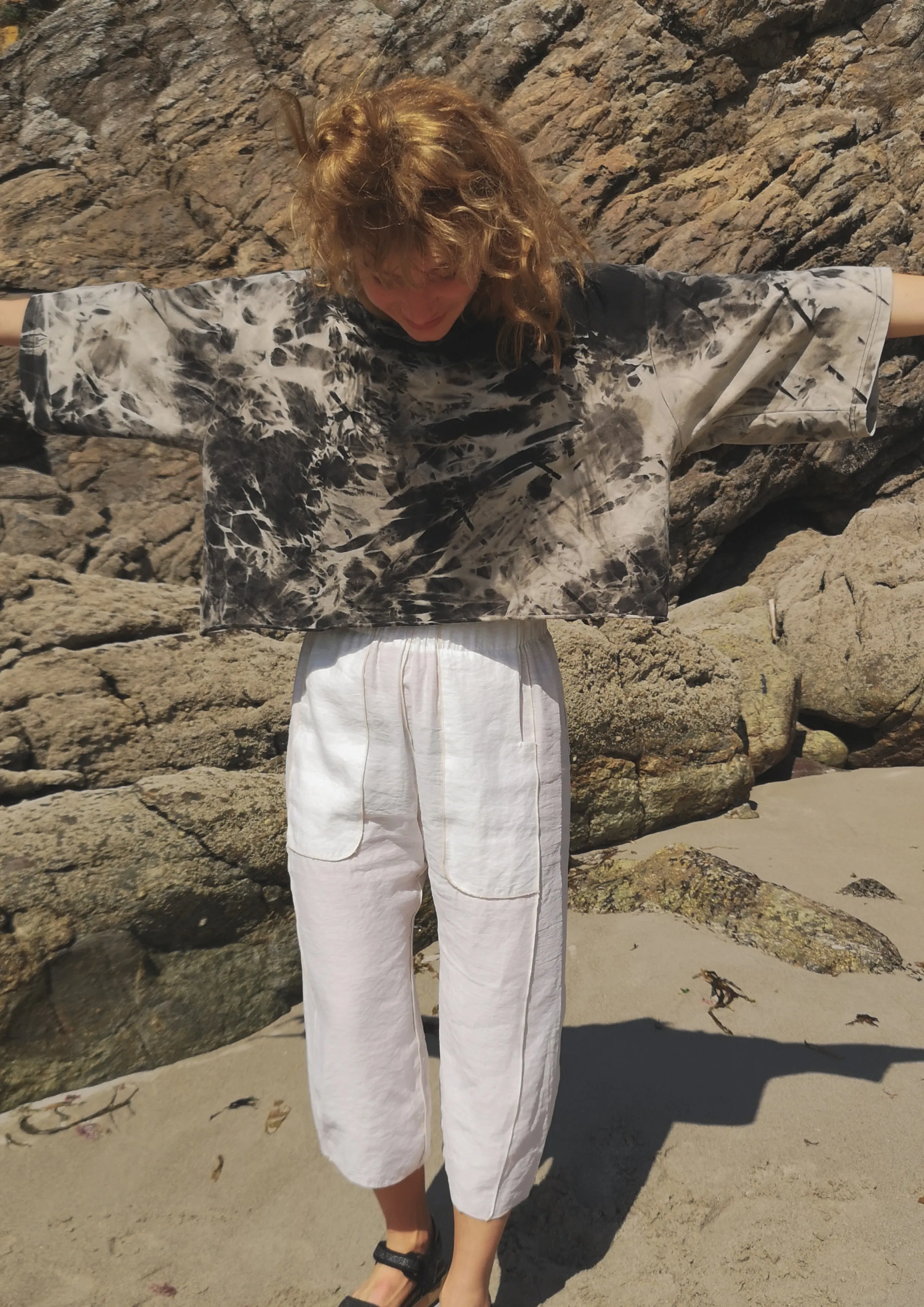 CROP TOP - black / white hand bleached