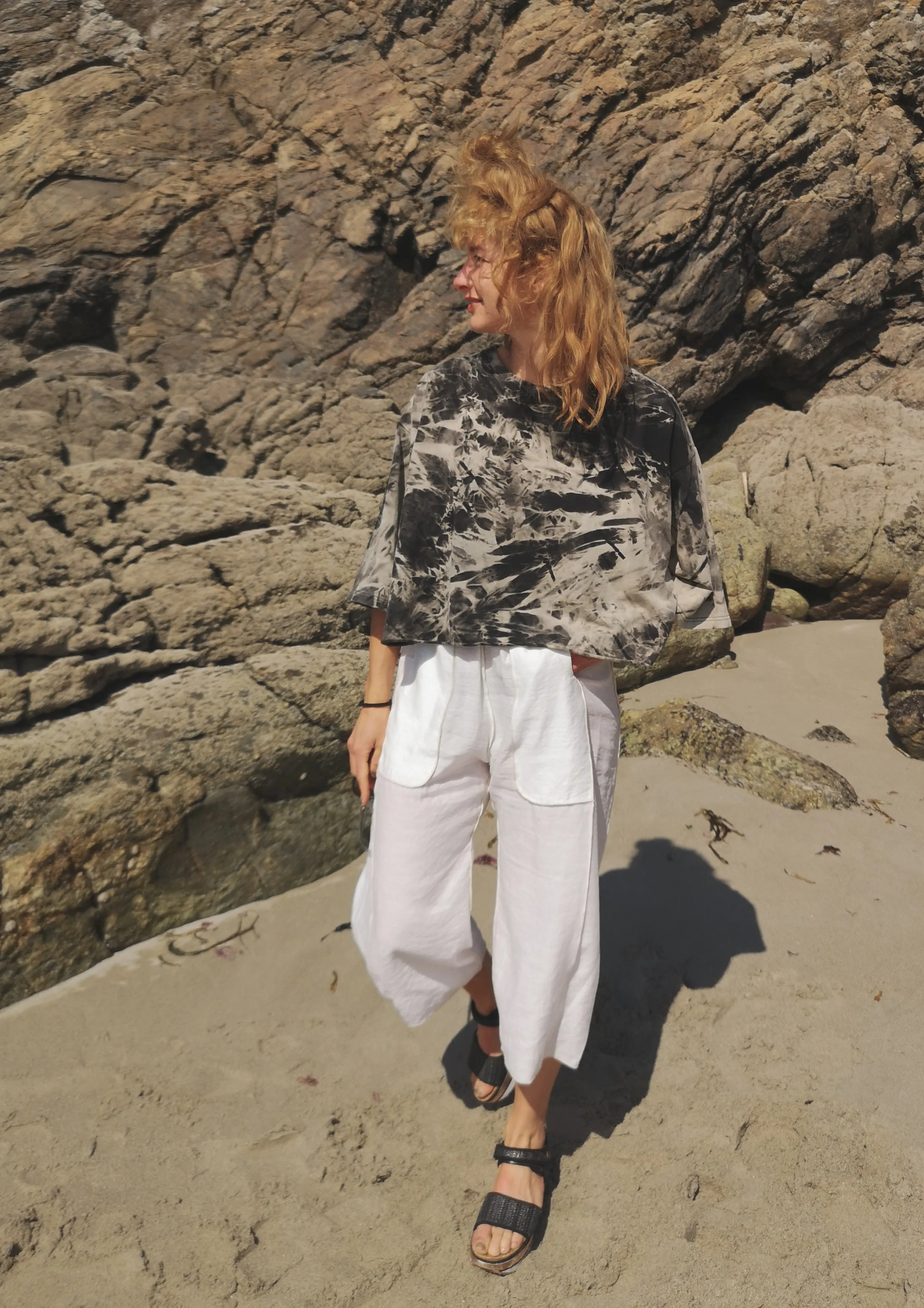 CROP TOP - black / white hand bleached