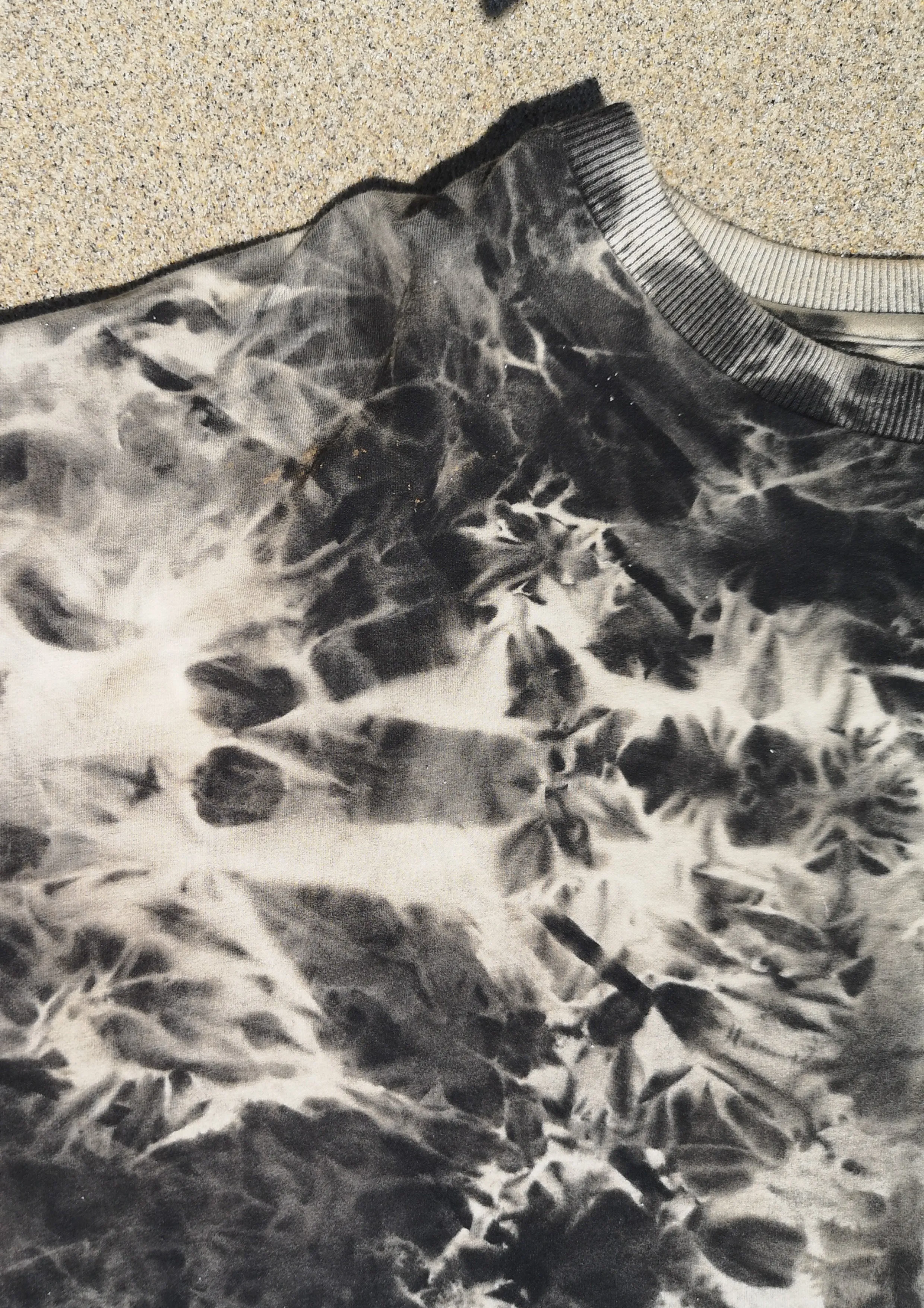 CROP TOP - black / white hand bleached