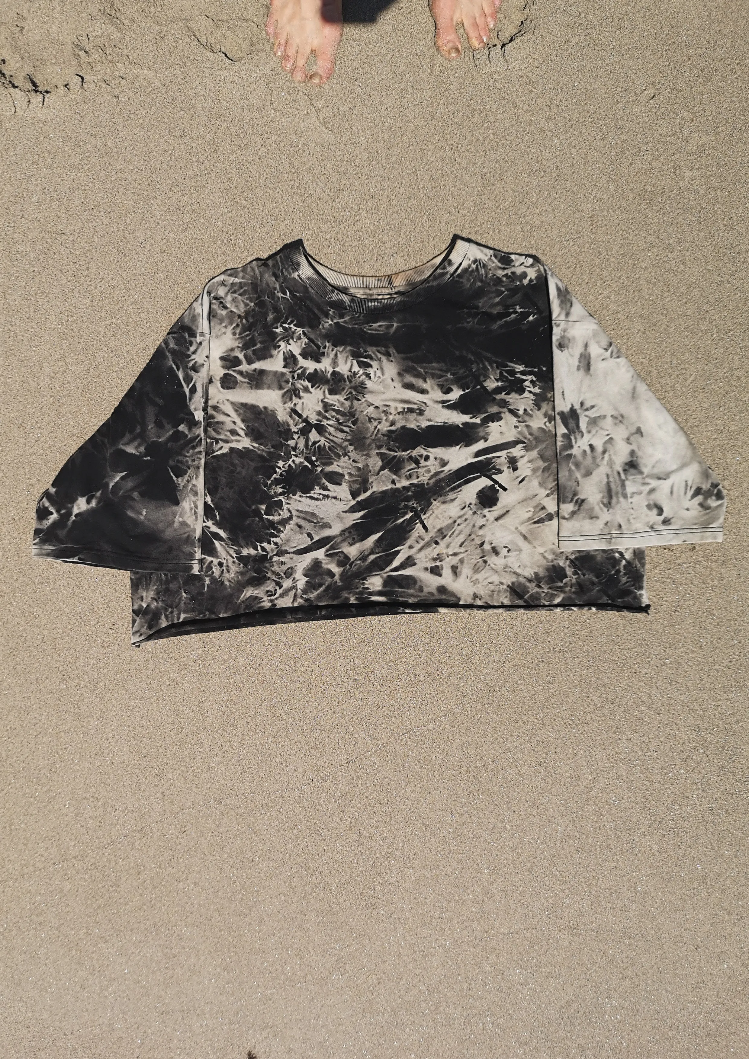 CROP TOP - black / white hand bleached