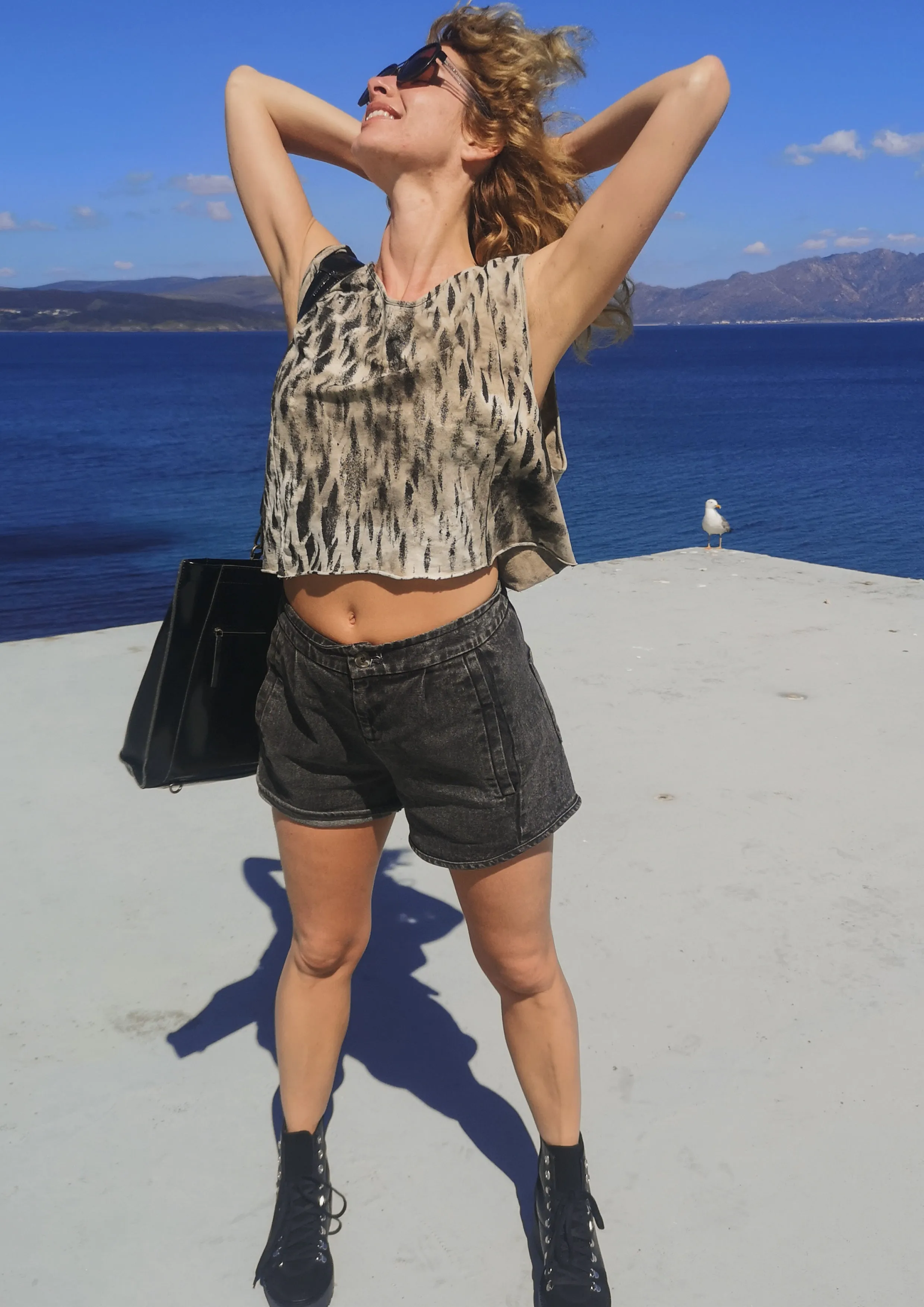 CROP TOP SLEEVELESS - black / white hand painted