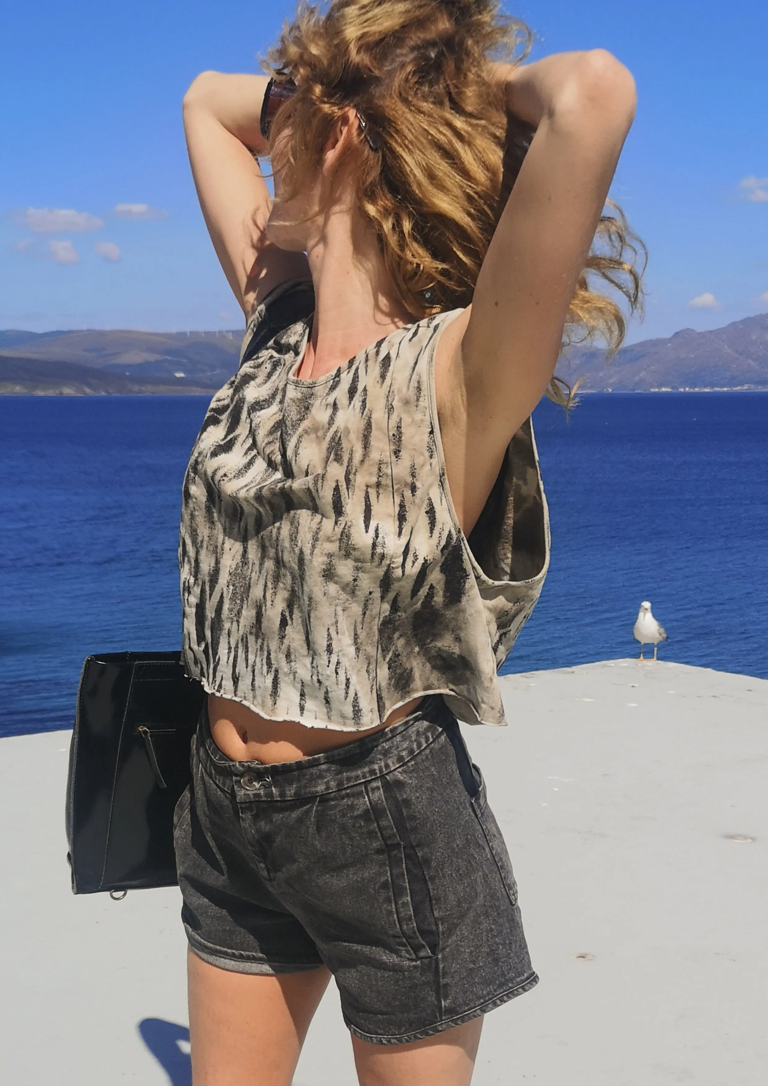 CROP TOP SLEEVELESS - black / white hand painted