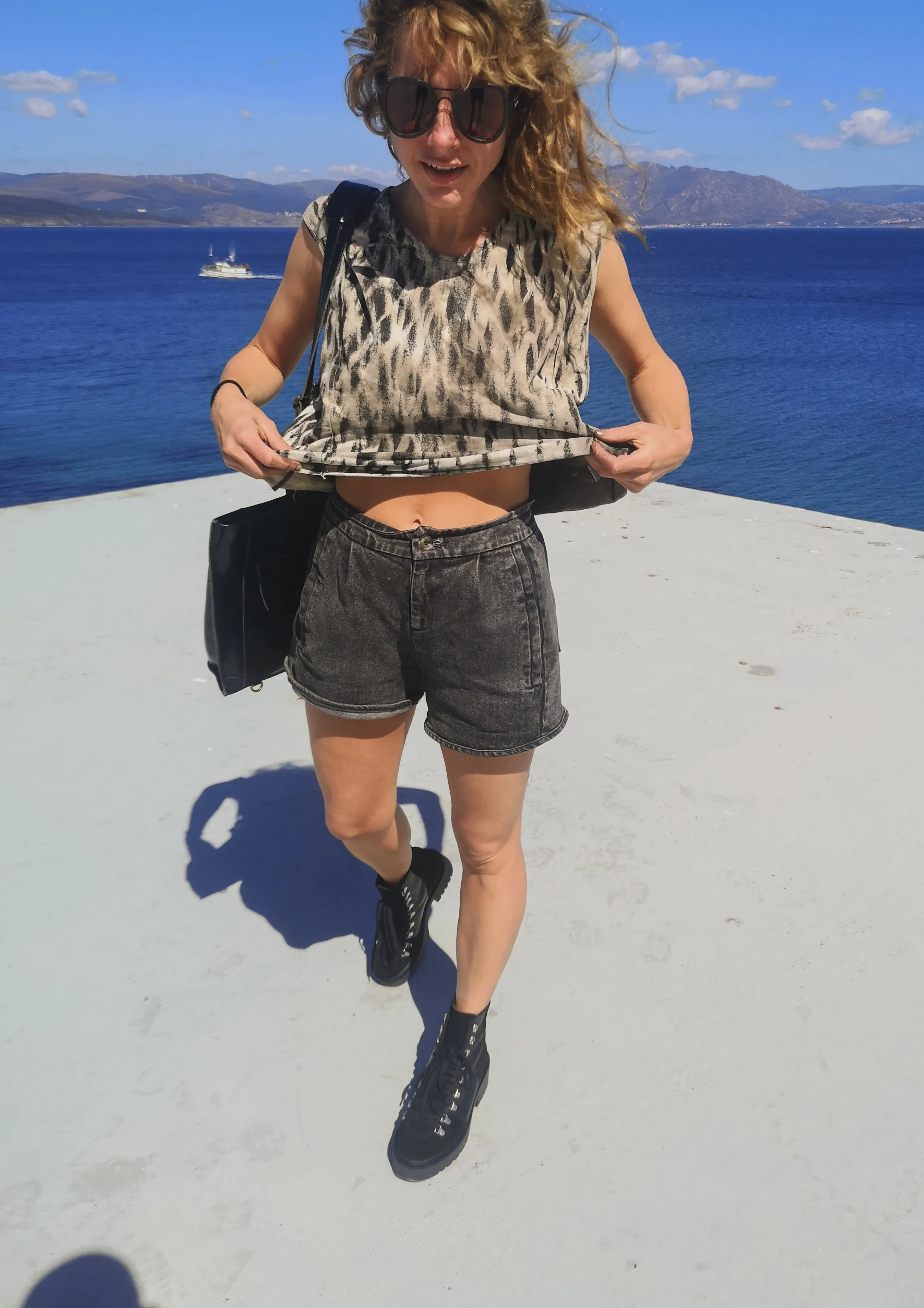 CROP TOP SLEEVELESS - black / white hand painted