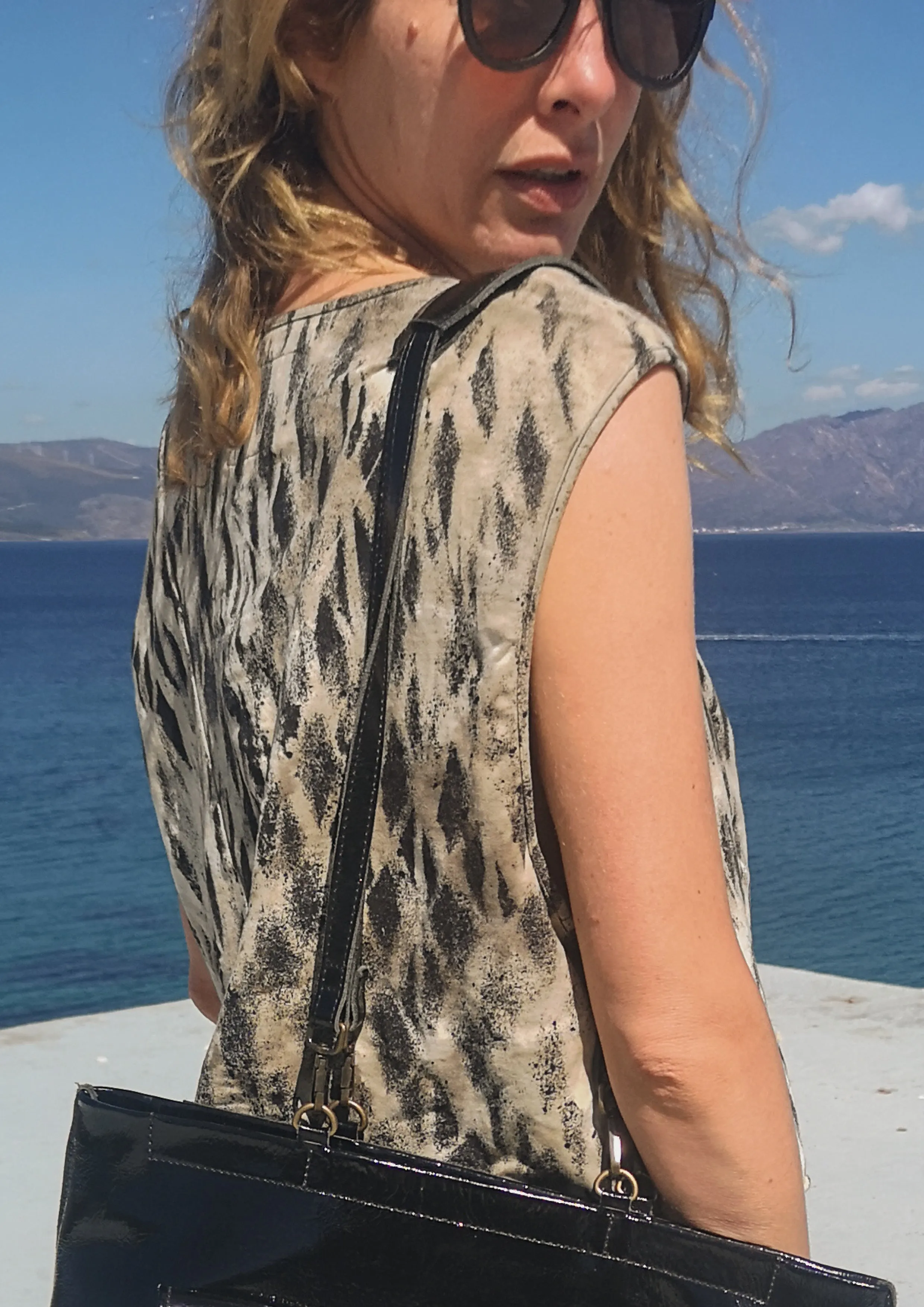 CROP TOP SLEEVELESS - black / white hand painted
