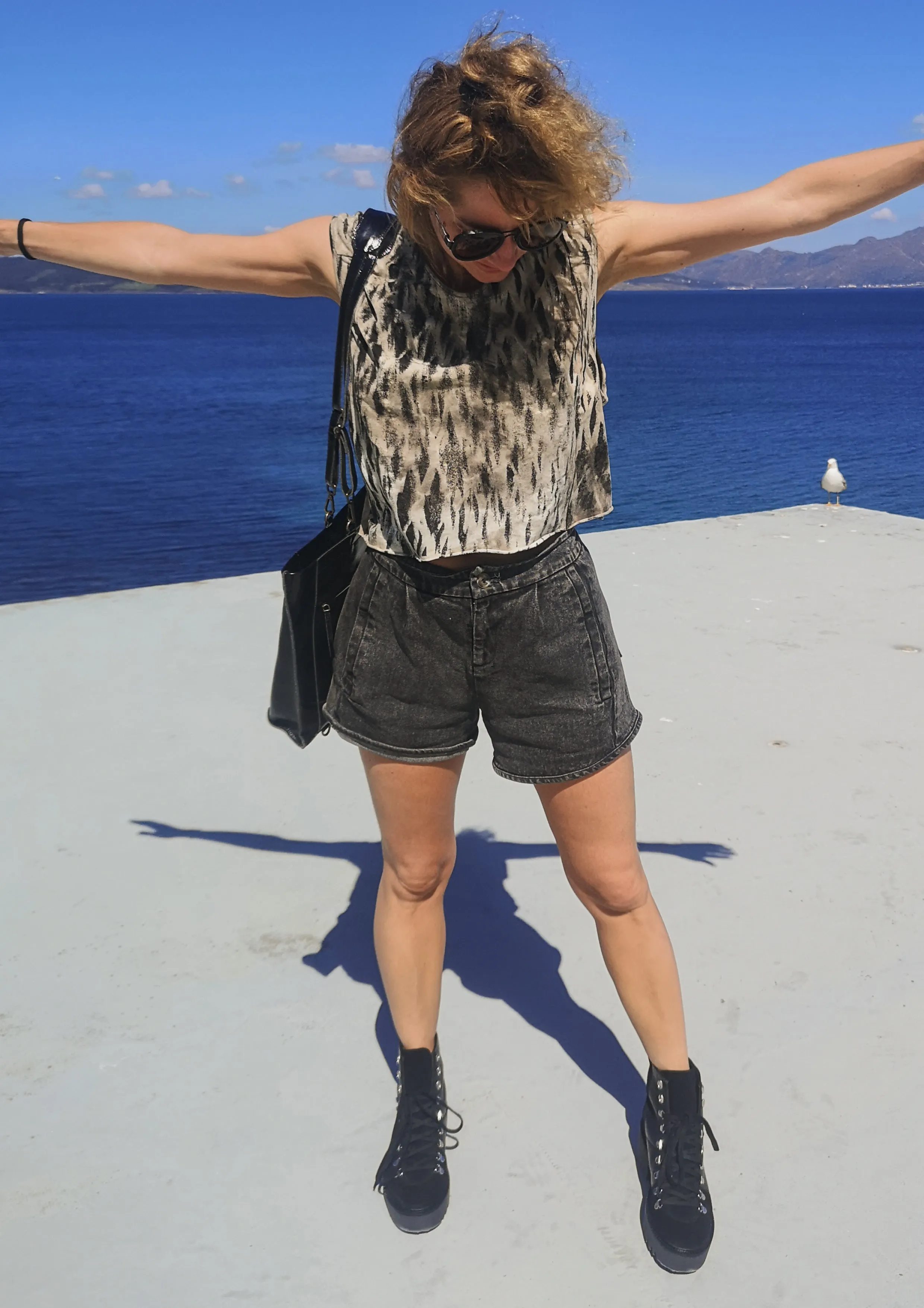 CROP TOP SLEEVELESS - black / white hand painted