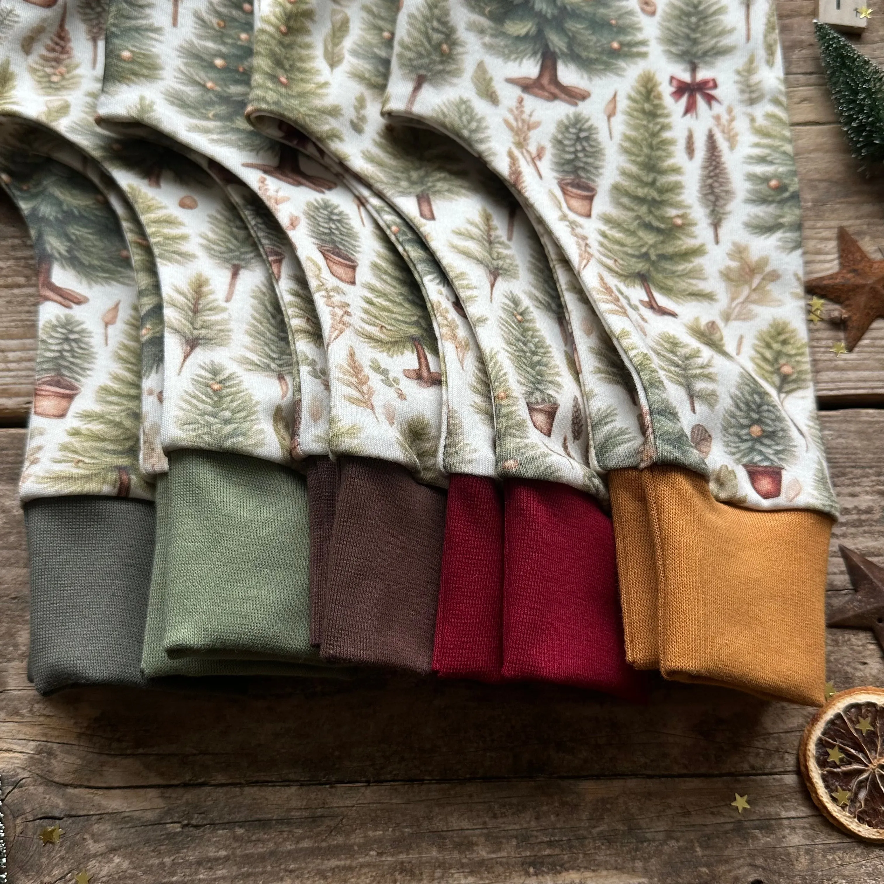Ribbon Christmas Tree Slim Leggings