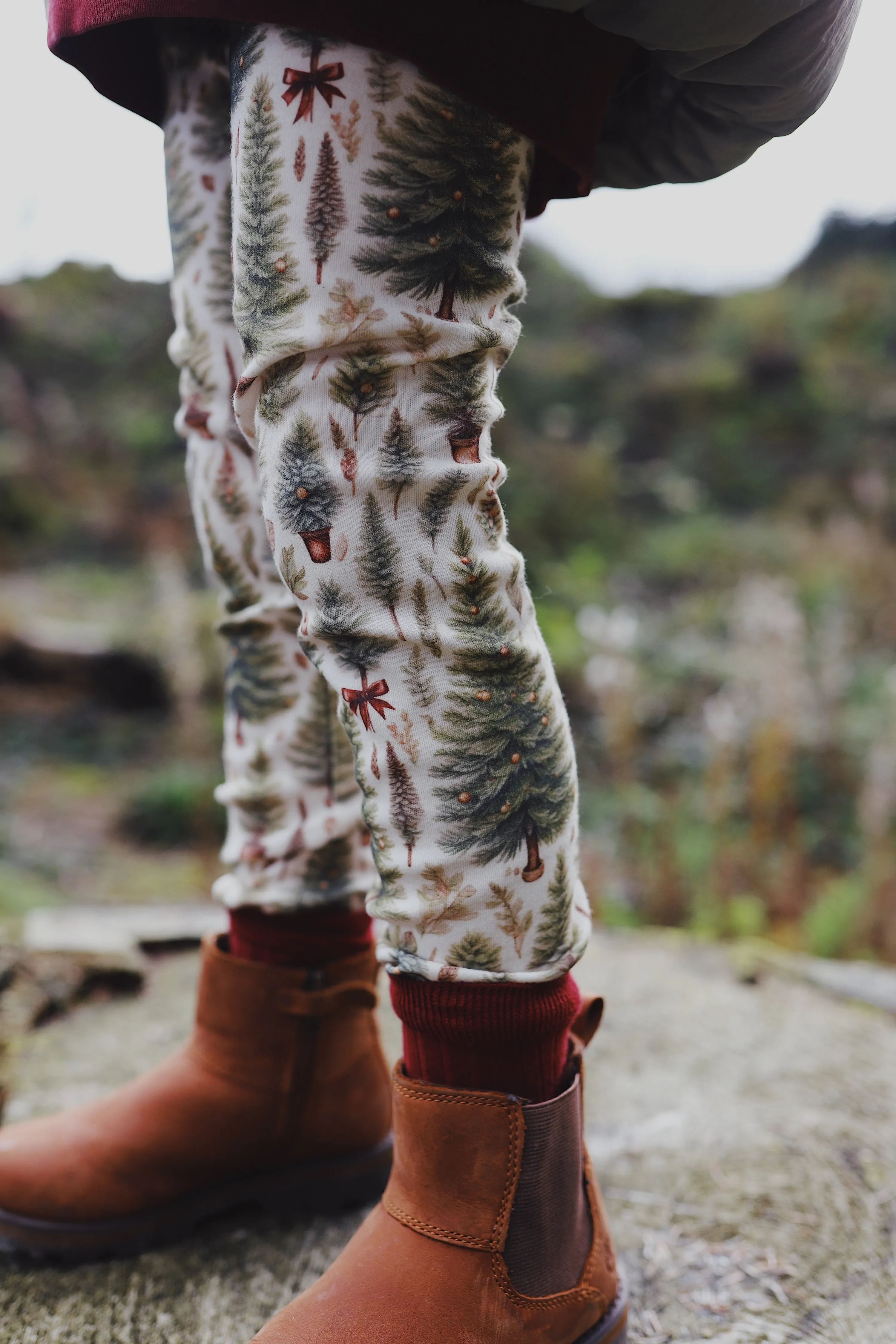 Ribbon Christmas Tree Slim Leggings