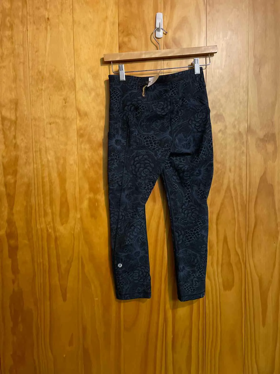Size 4 Lululemon Black Print Women's Leggings