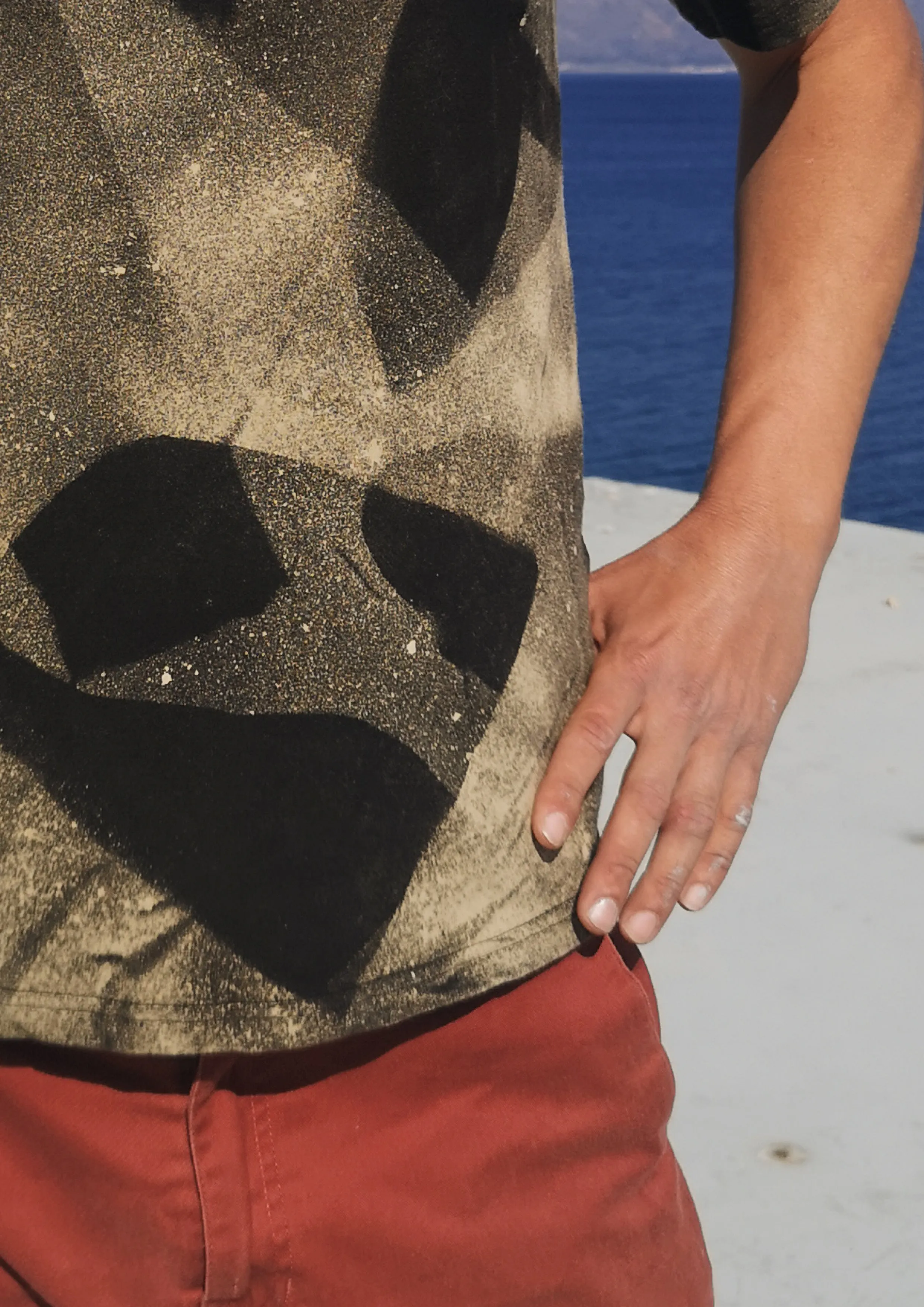 T-SHIRT UNISEX - COTTON JERSEY hand painted black / beige