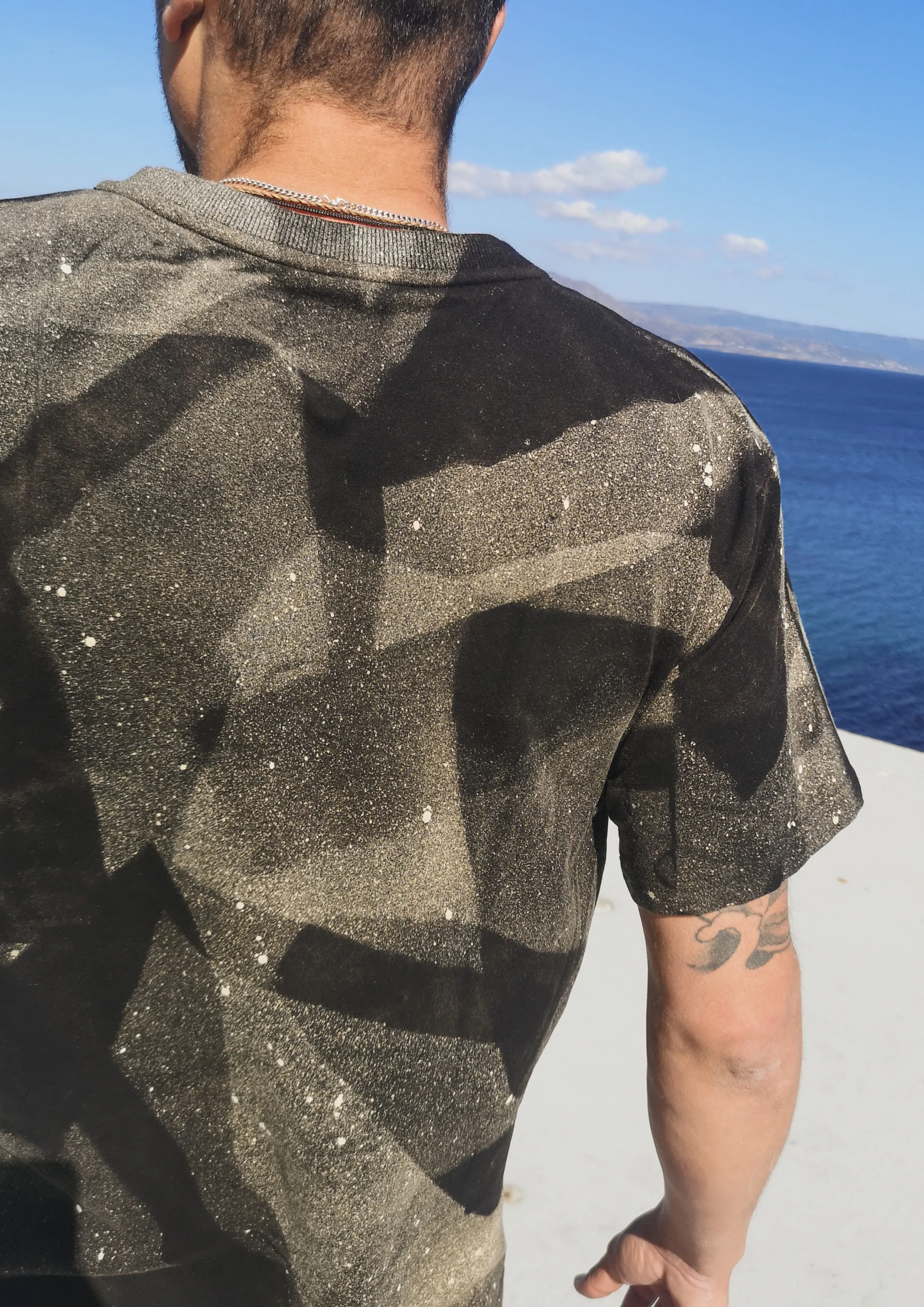 T-SHIRT UNISEX - COTTON JERSEY hand painted black / beige