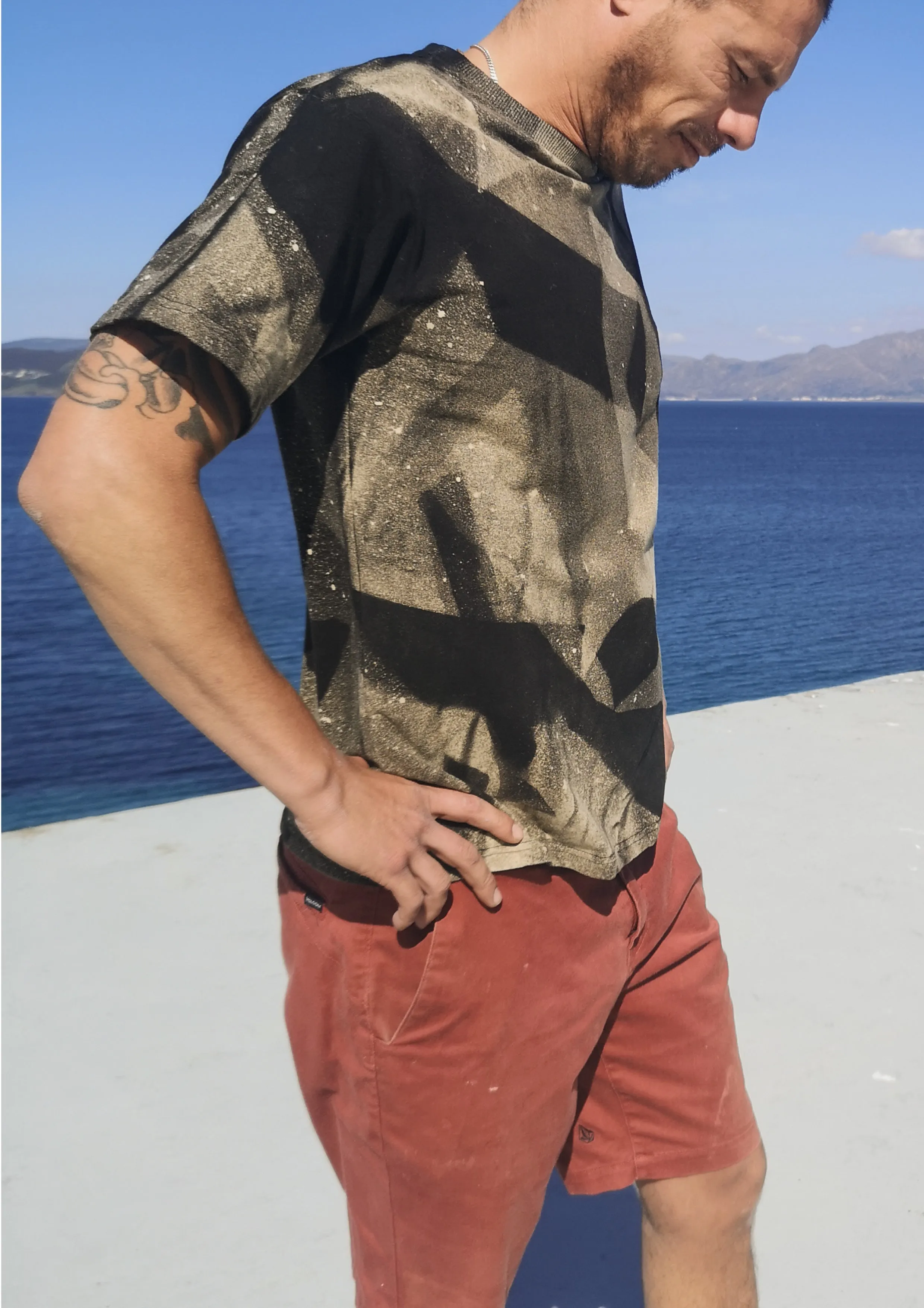 T-SHIRT UNISEX - COTTON JERSEY hand painted black / beige